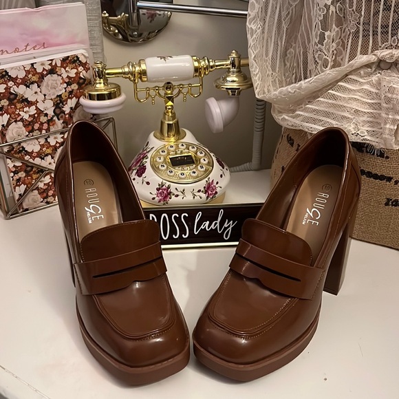 Brand new without box, patent leather platform loafers with block heel - Picture 1 of 4